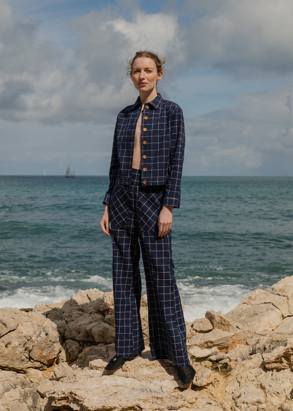 Pantalon Geena en coton bio à carreaux bleus de Komana