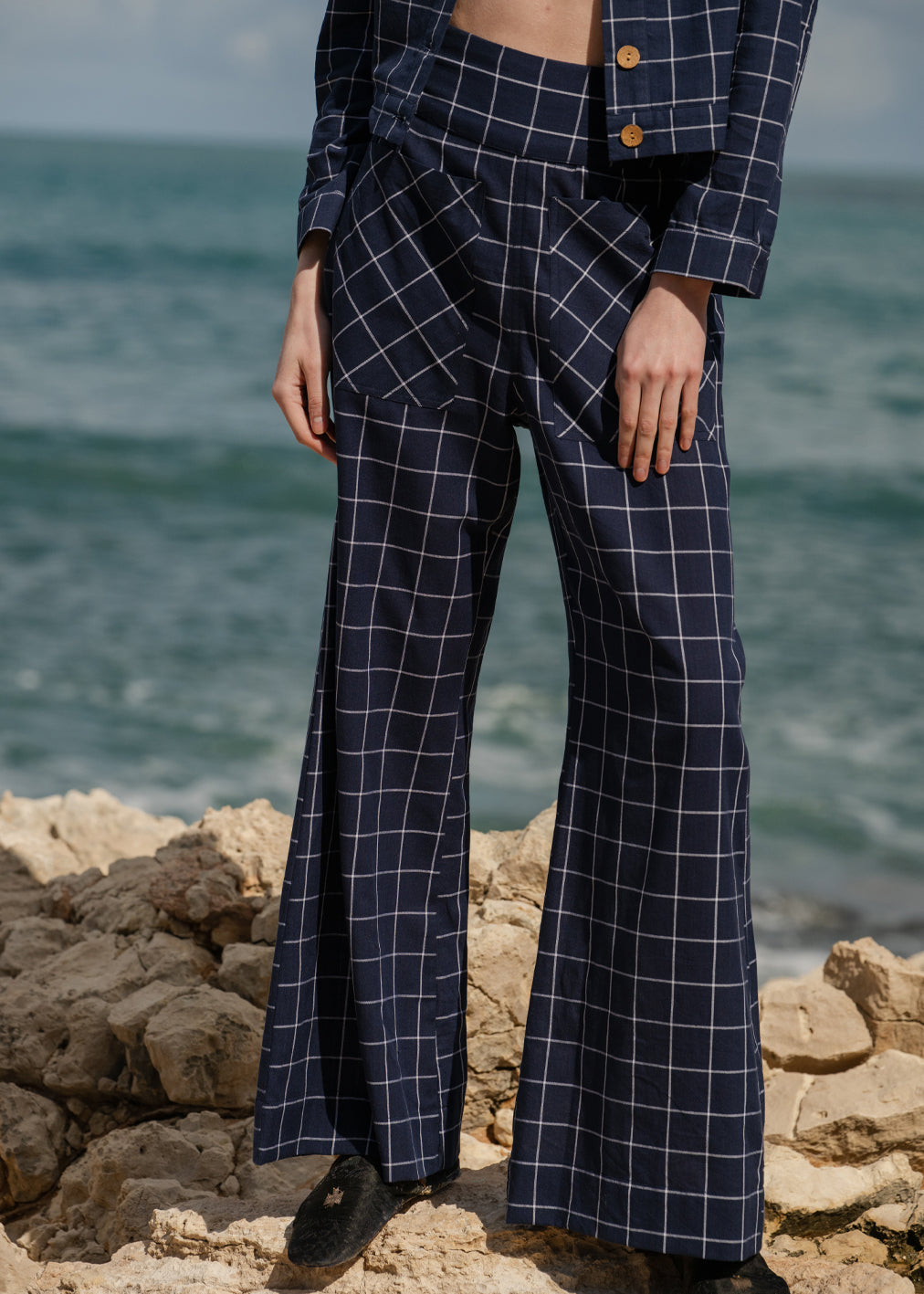 Pantalon Geena en coton bio à carreaux bleus de Komana