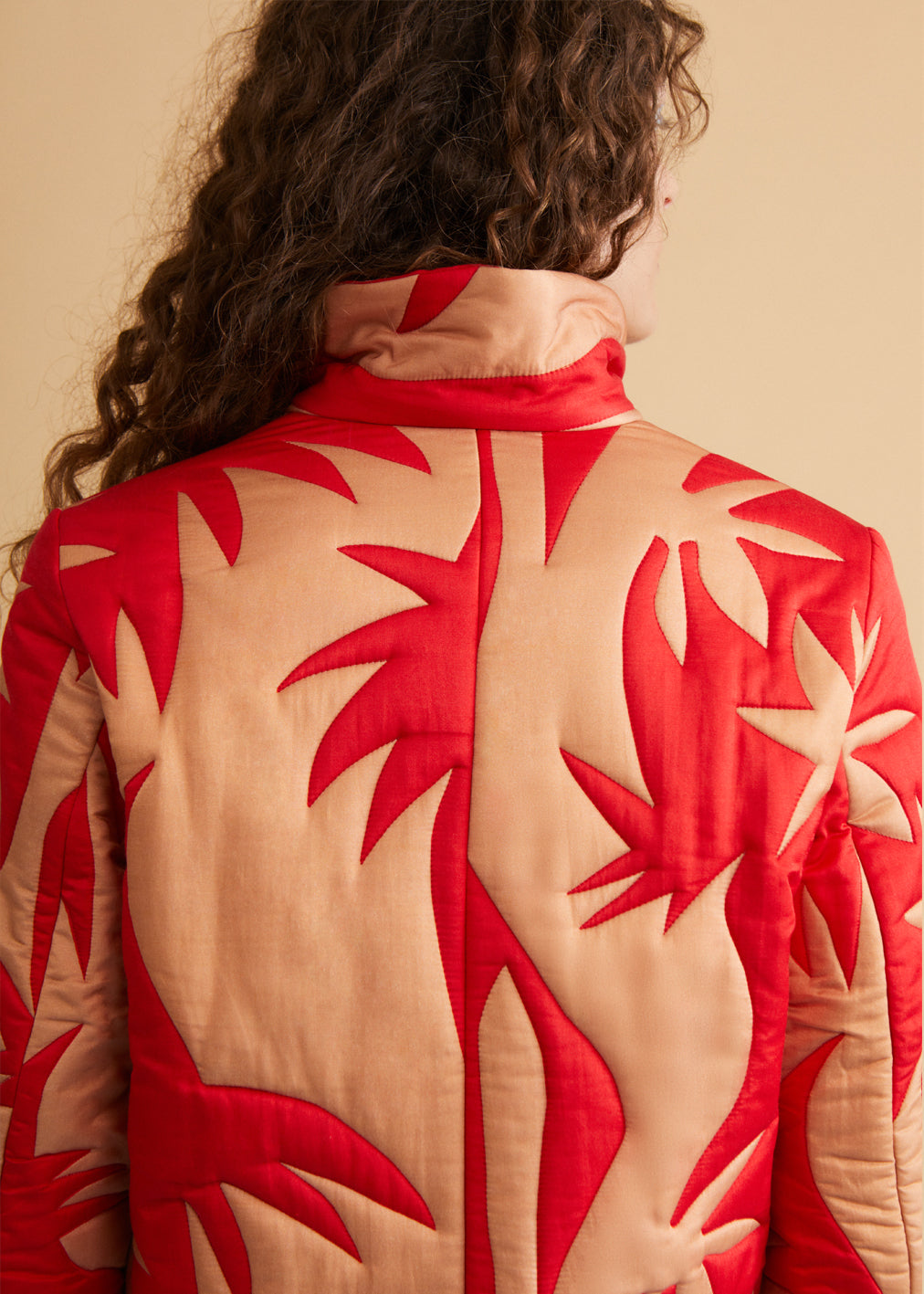 Rocket Jacket Red Palm Gold aus Bio baumwolle und Peace Silk von KOMANA