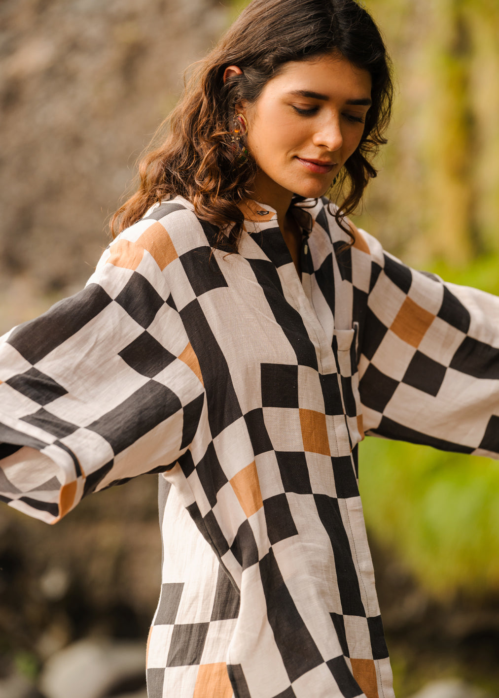 Bluse Serene Porto aus Cupro & Leinen von Komana