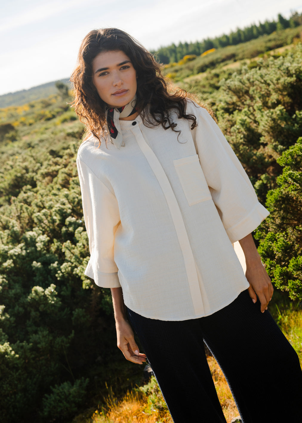 Beige Bluse Serene aus 100% Bio-Baumwoll-Musselin von Komana