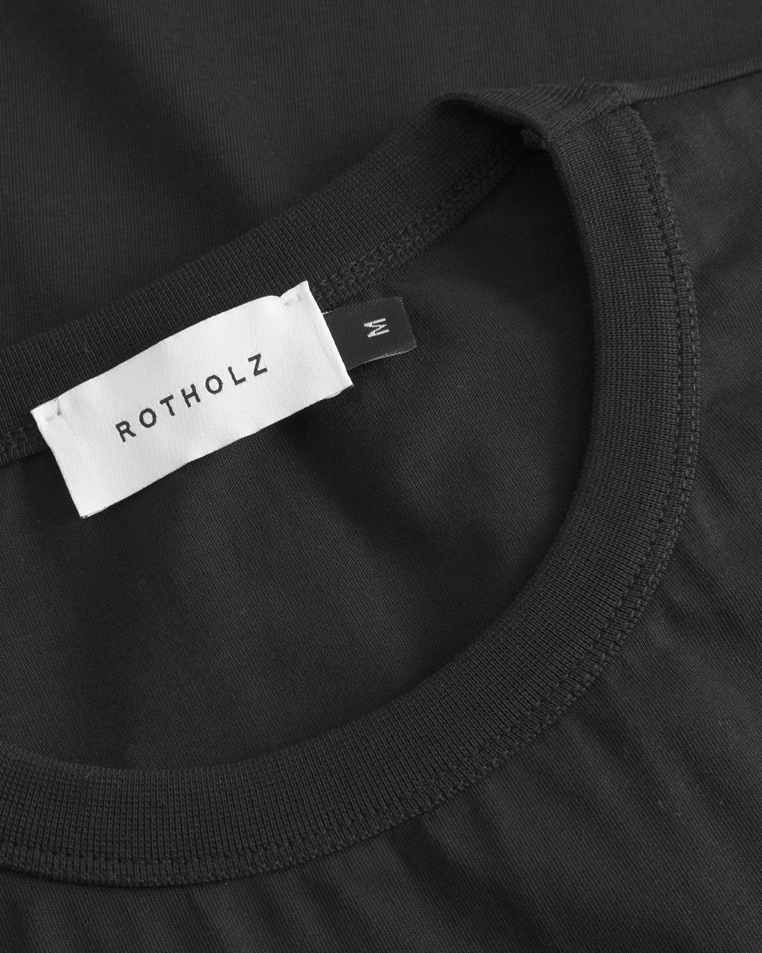 Schwarzes T-Shirt Wavy Logo aus 100% Bio-Baumwolle von Rotholz