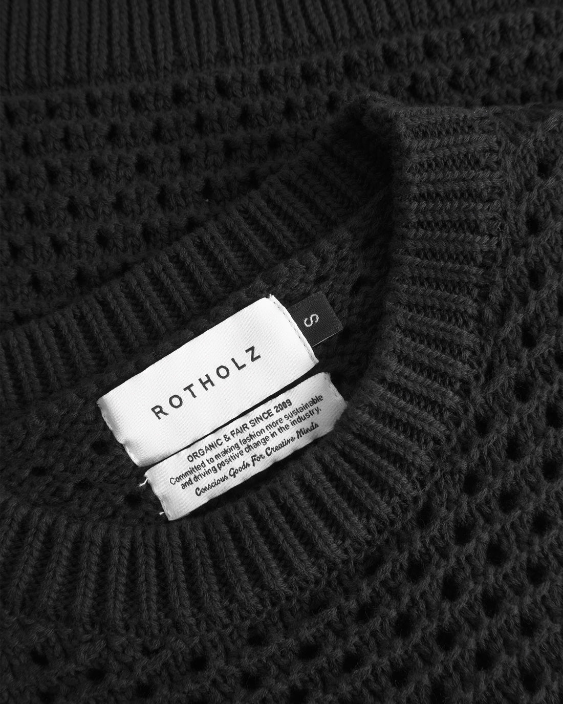 Black knitted vest made of 100% organic cotton by Rotholz