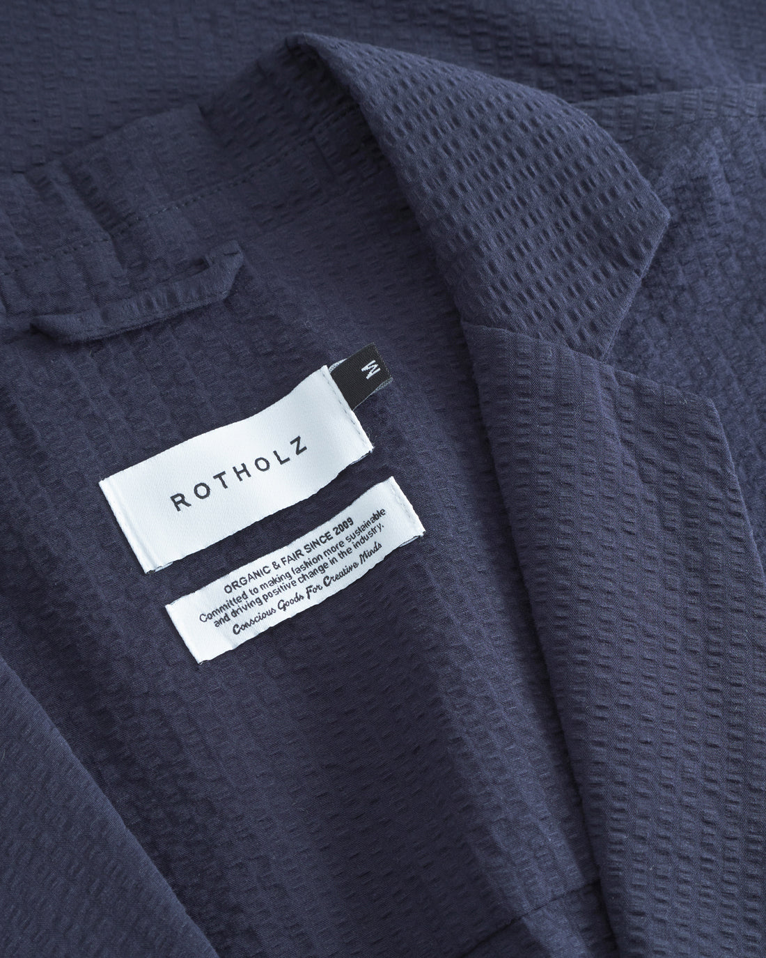 Dark blue blazer made of 100% organic cotton by Rotholz