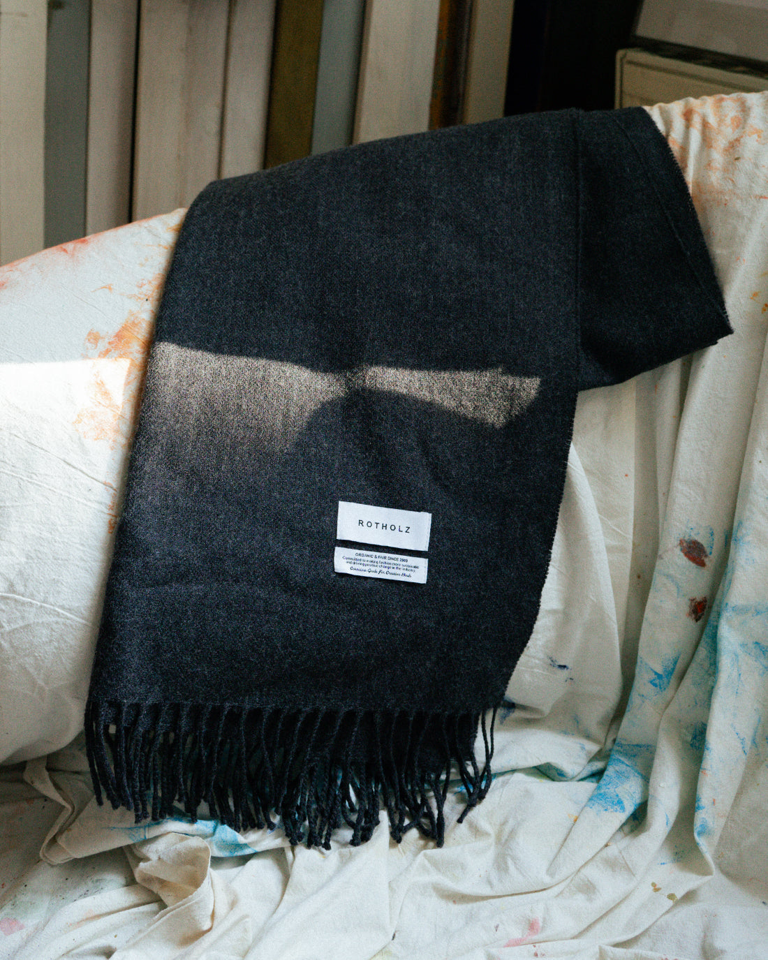 Black woven scarf made of 100% merino wool by Rotholz