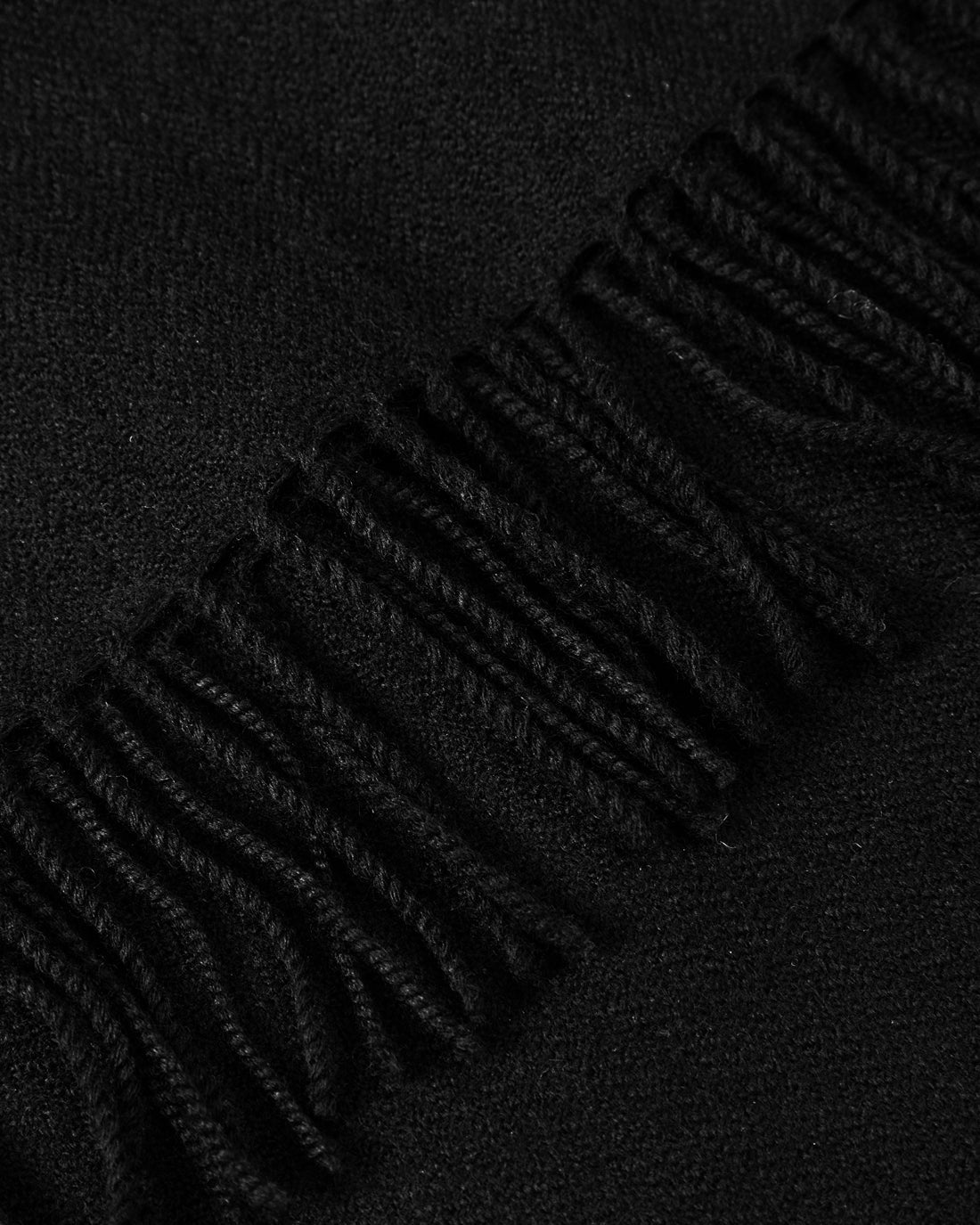 Black woven scarf made of 100% merino wool by Rotholz