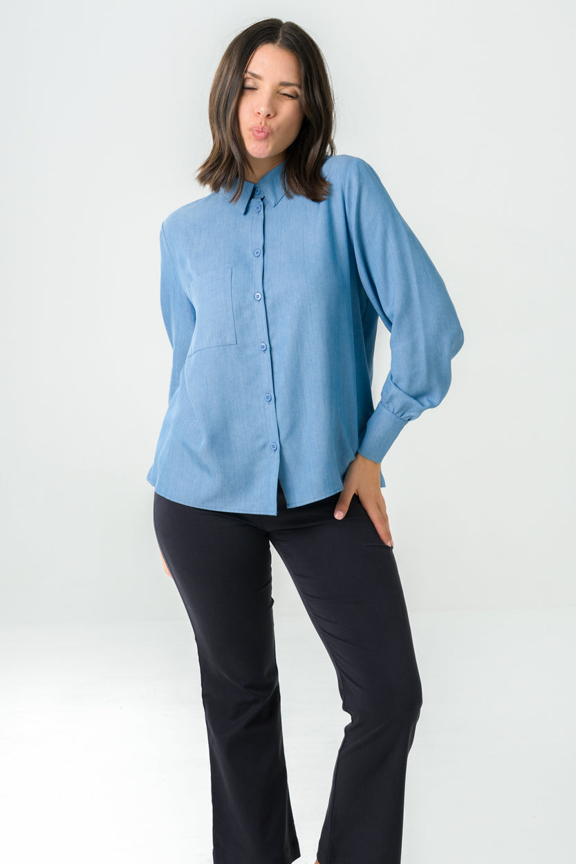 Chemise ample blanche en Tencel éco-responsable, fabriquée au Portugal pour un style élégant et durable.