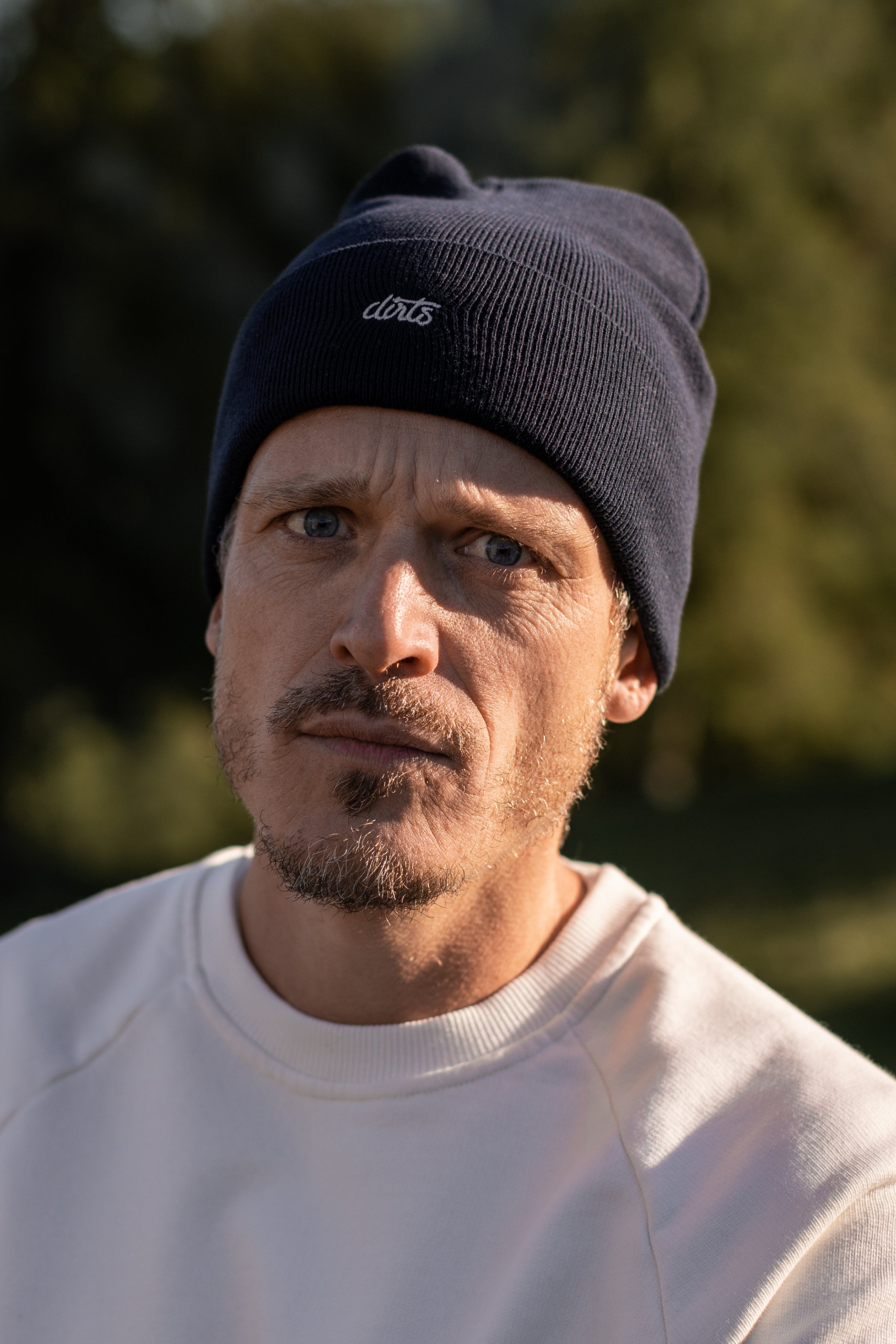 Dunkel-blaue Beanie Classic aus 100% Bio-Baumwolle von DIRTS