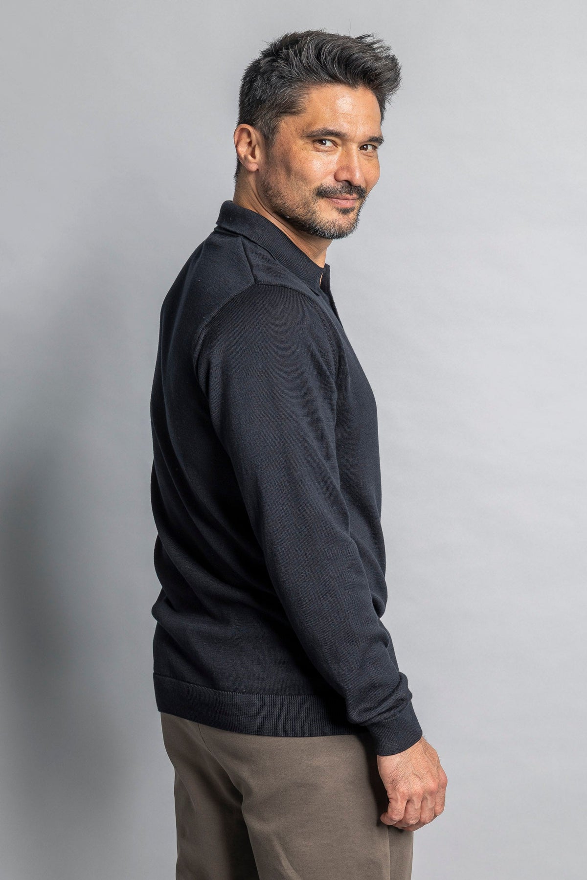 Knit Polo Longsleeve aus 100% Bio Baumwolle in schwarz von DIRTS