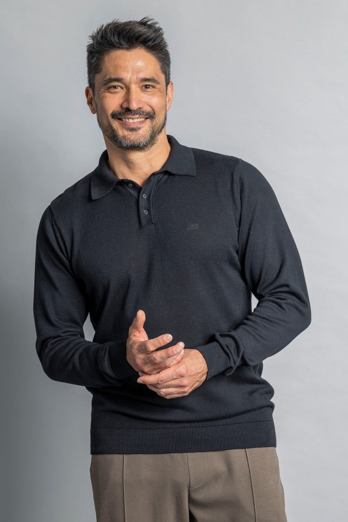 Knit Polo Longsleeve aus 100% Bio Baumwolle in schwarz von DIRTS