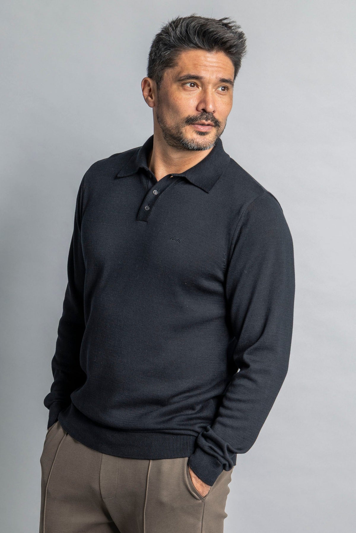 Knit Polo Longsleeve aus 100% Bio Baumwolle in schwarz von DIRTS