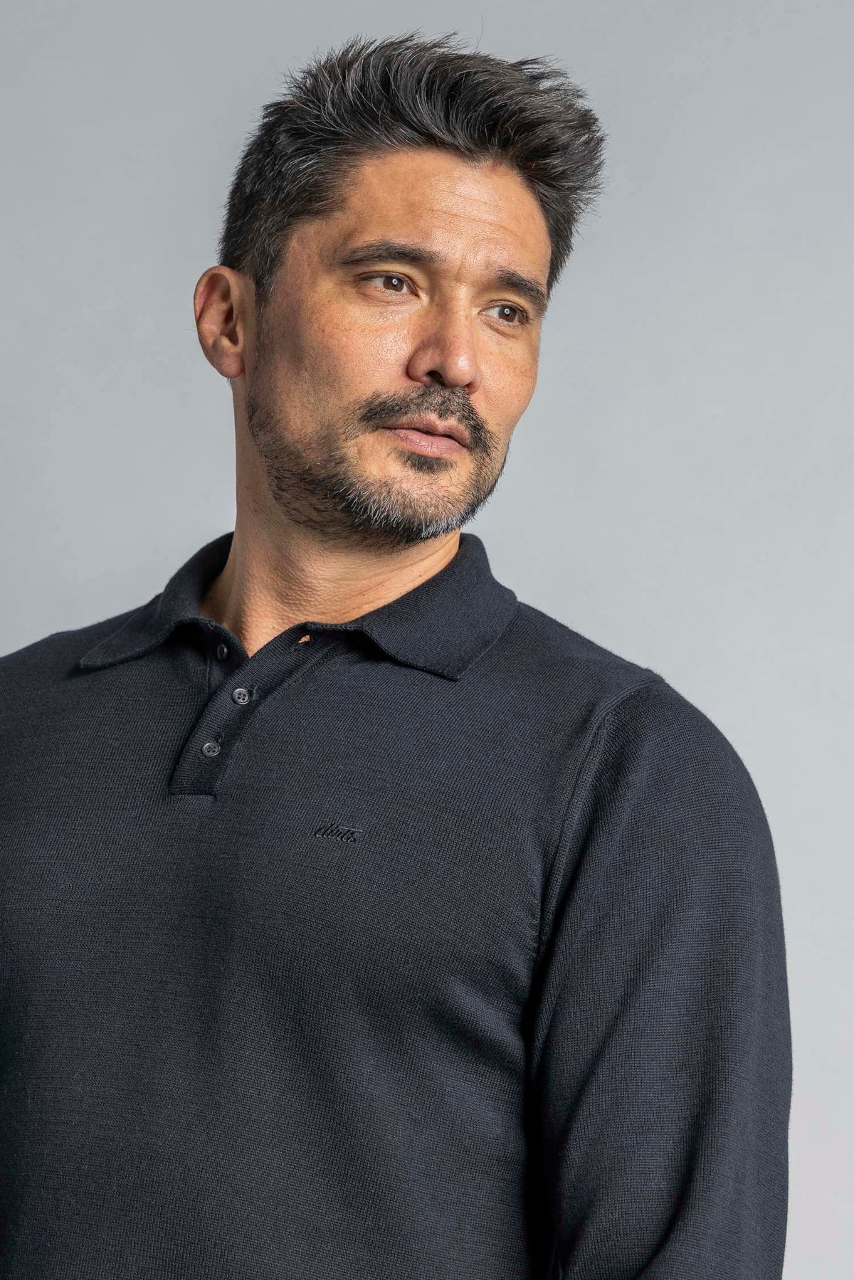 Knit Polo Longsleeve aus 100% Bio Baumwolle in schwarz von DIRTS