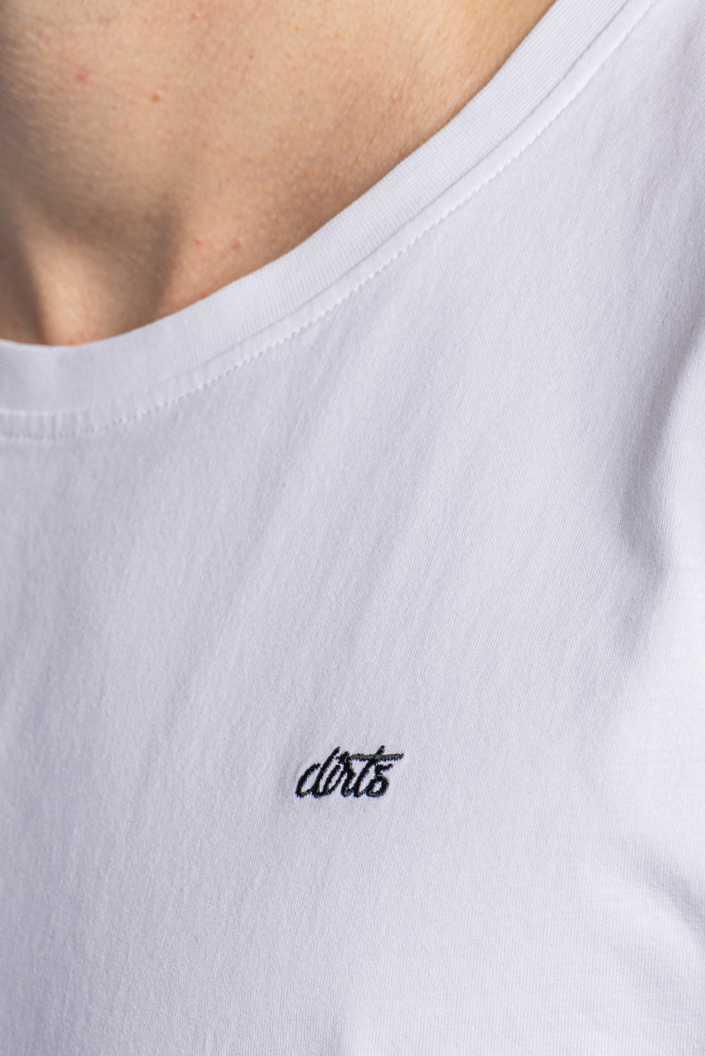 Logo T-Shirt STANDARD in weiss in Bio Baumwolle von Dirts