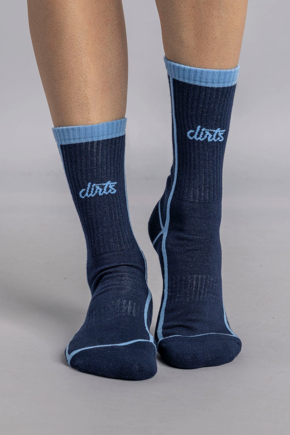 Outline Socks in blau mit Bio Baumwolle von Dirts
