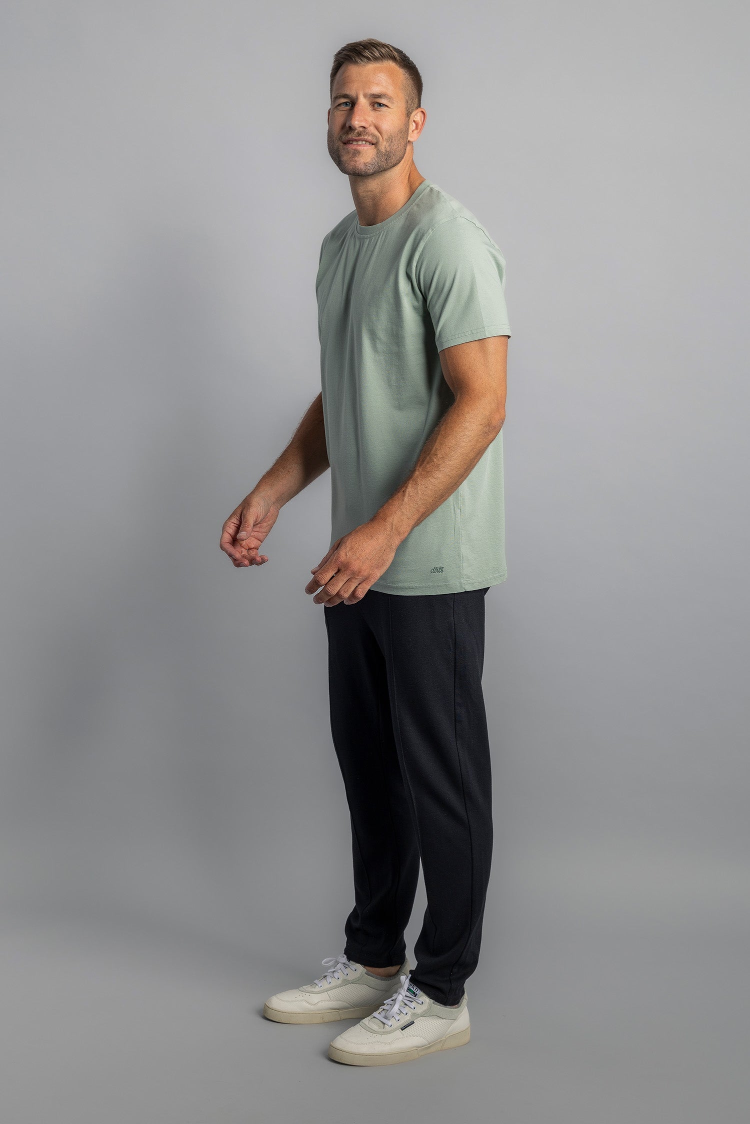 Premium Blank T-Shirt SLIM von Dirts aus Bio Baumwolle