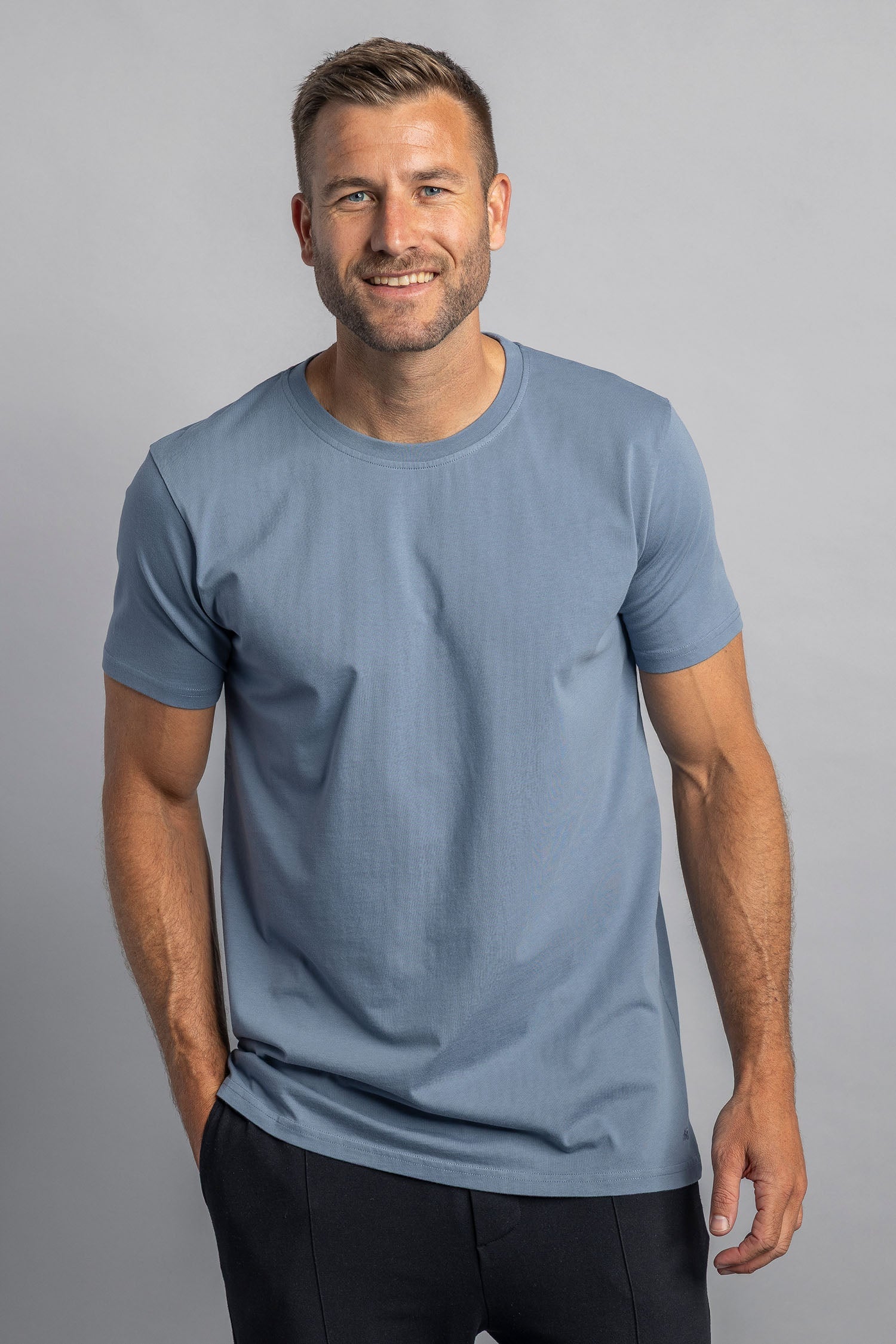 Premium Blank T-Shirt SLIM von Dirts aus Bio Baumwolle