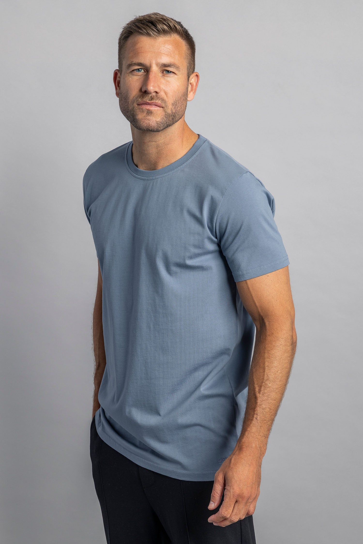 Premium Blank T-Shirt SLIM von Dirts aus Bio Baumwolle