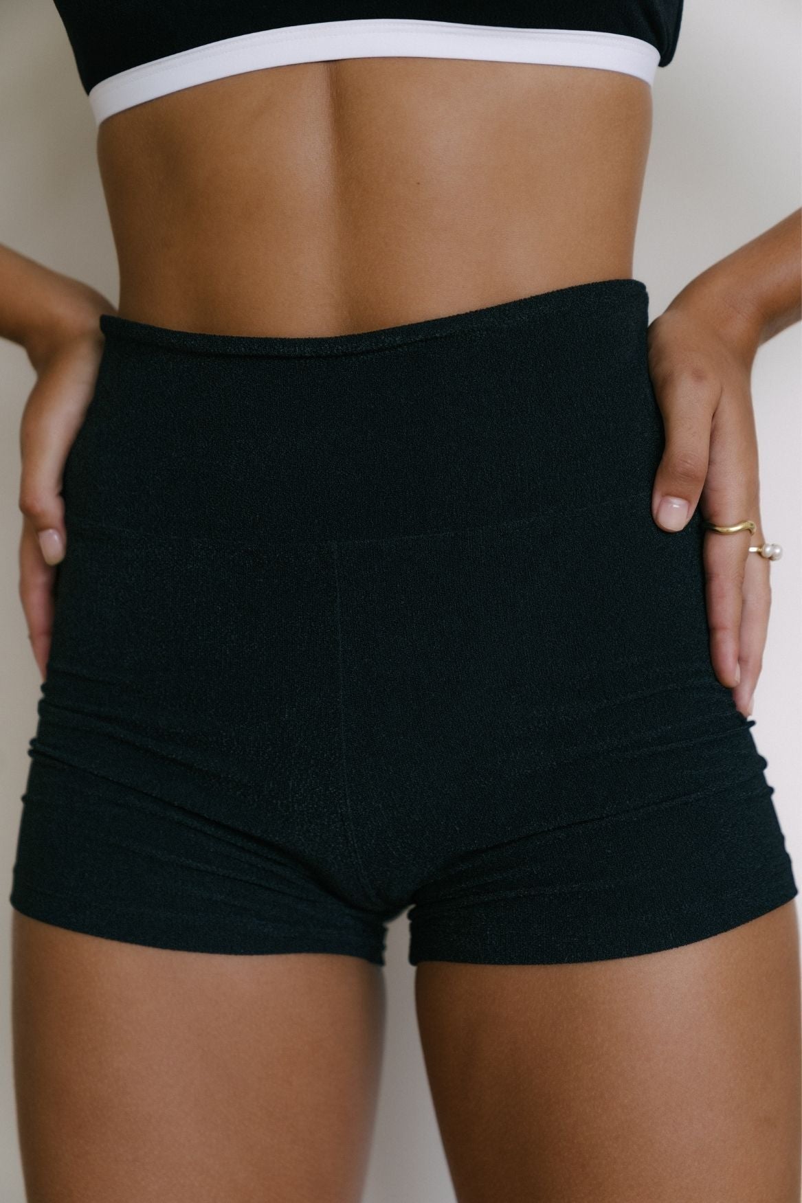 High-Waisted Shorts Tara - Black Terry von Narah Soleigh