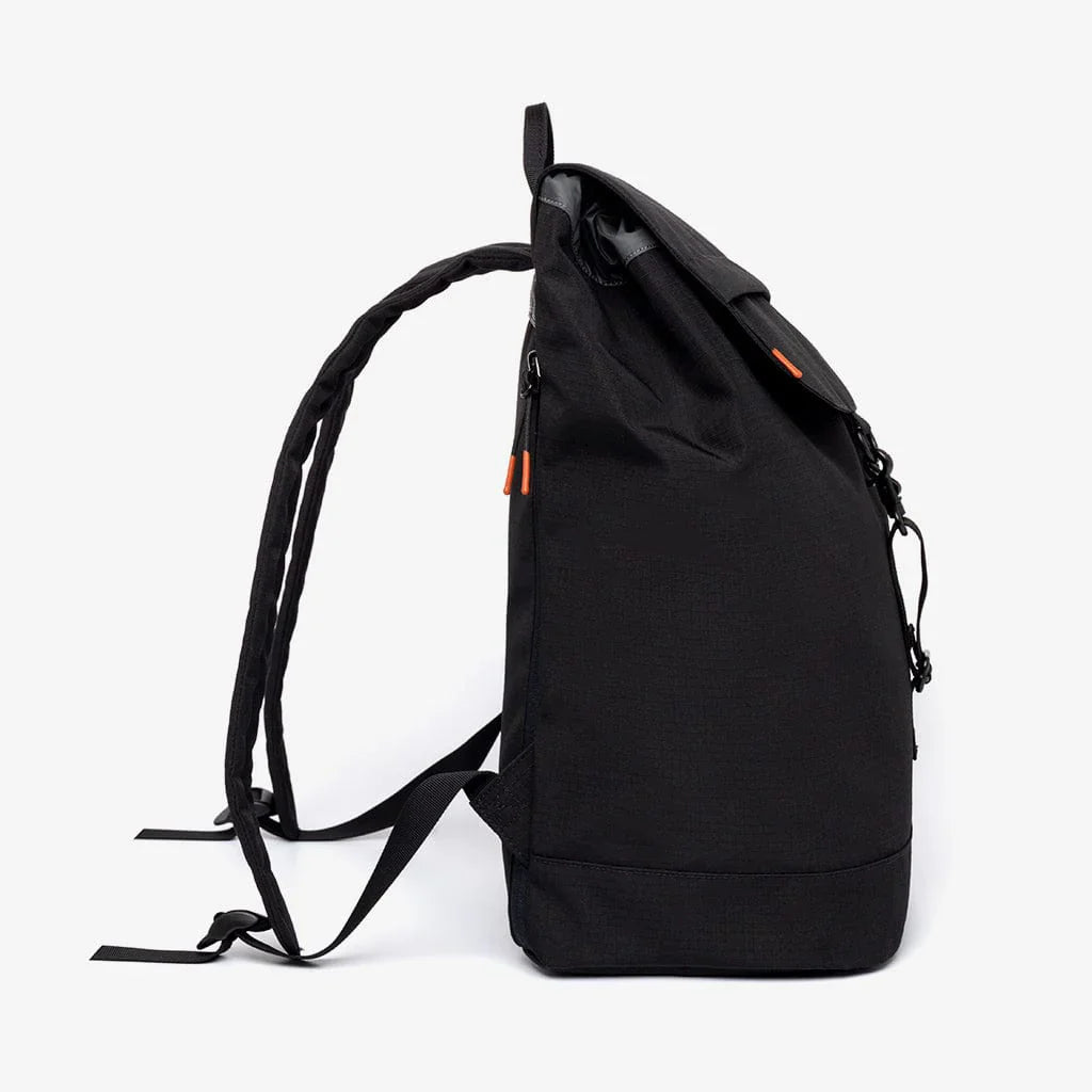 Schwarzer Rucksack Scout Metal Vandra aus recyceltem PET von Lefrik