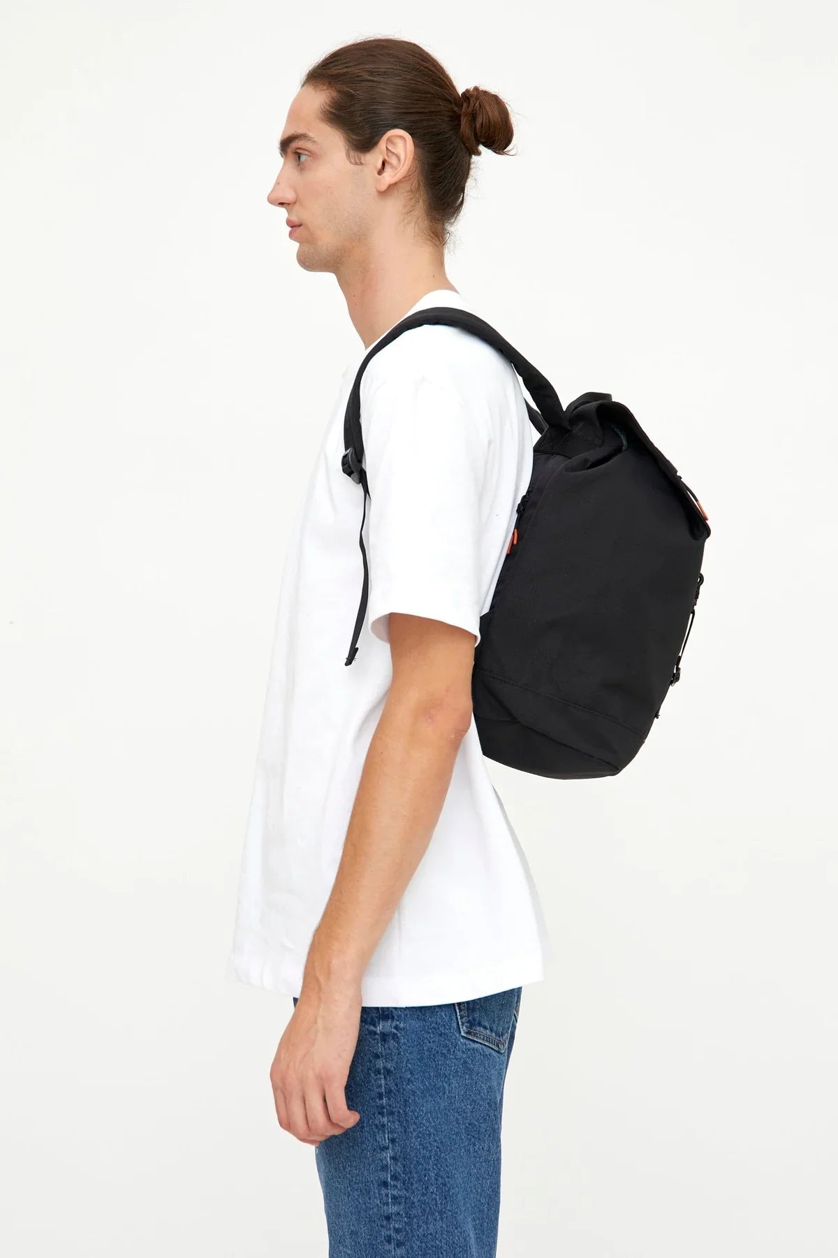 Schwarzer Rucksack Scout Metal Vandra aus recyceltem PET von Lefrik