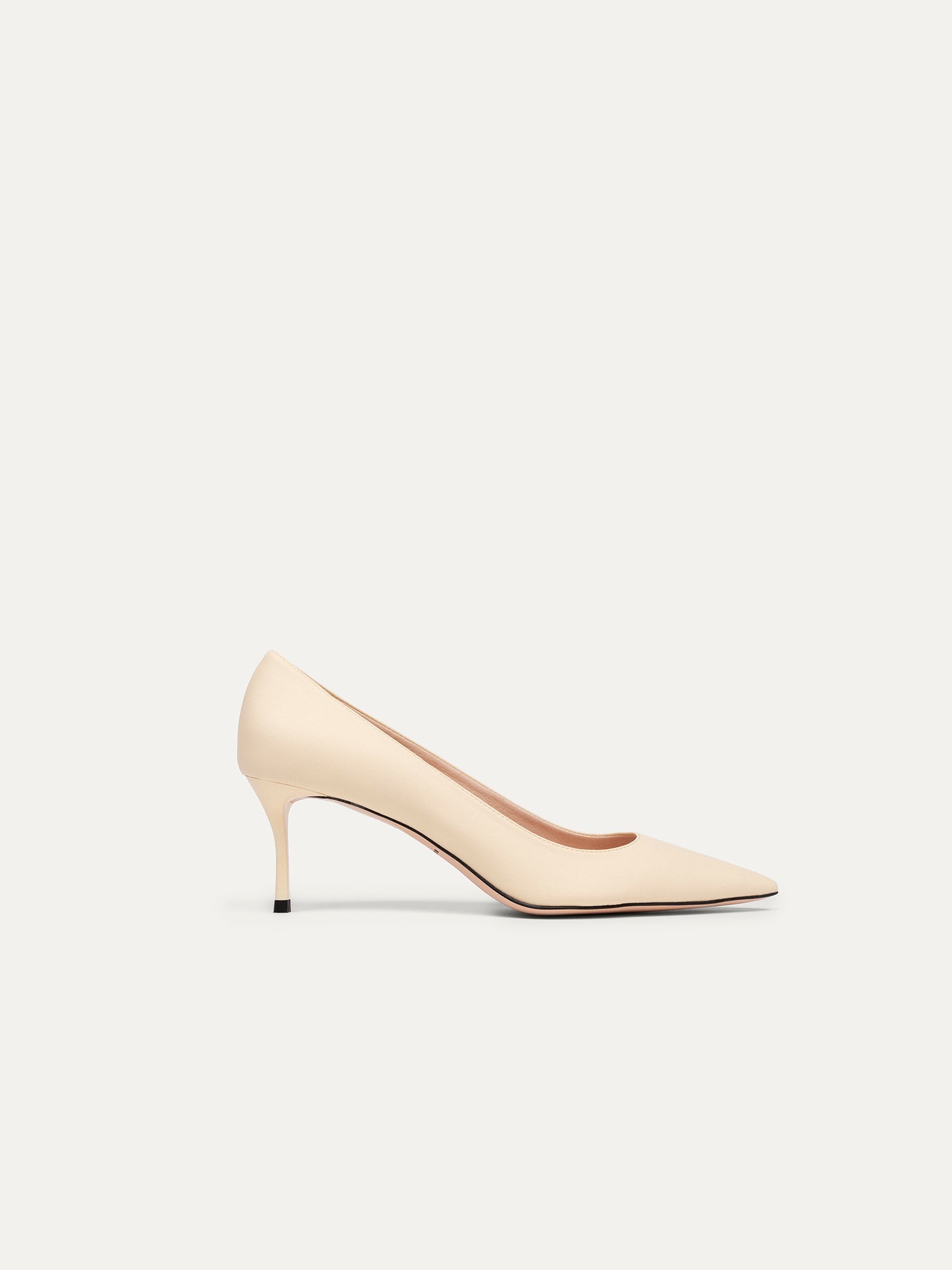 Beige pumps 10 on Monday at the office made from bio-based polymers by Bikkou