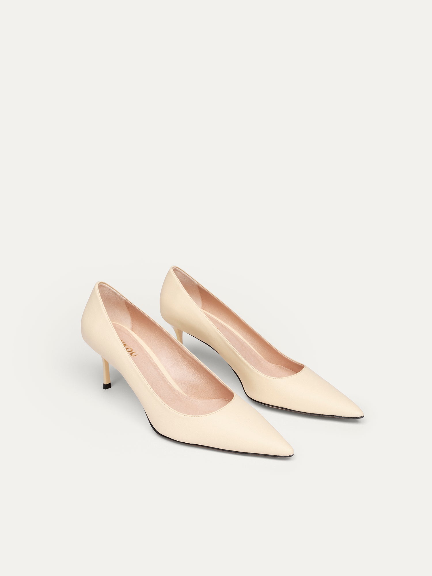 Beige pumps 10 on Monday at the office made from bio-based polymers by Bikkou
