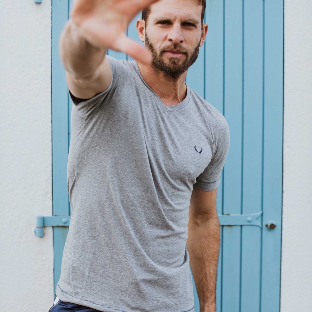 T - shirt homme col V gris en coton bio - BLUEBUCK