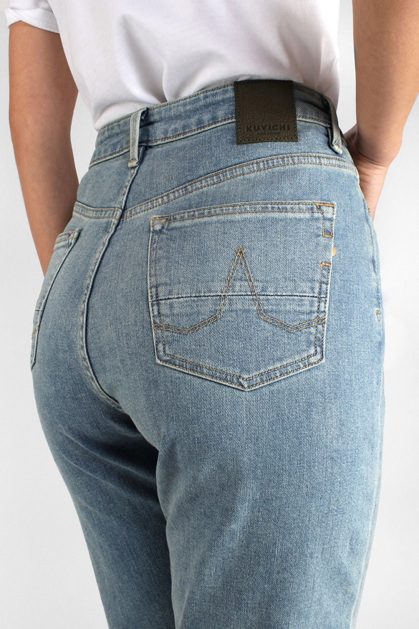 Nora jeans in blue, loosely tailored made of organic cotton and recycled denim from Kuyichi