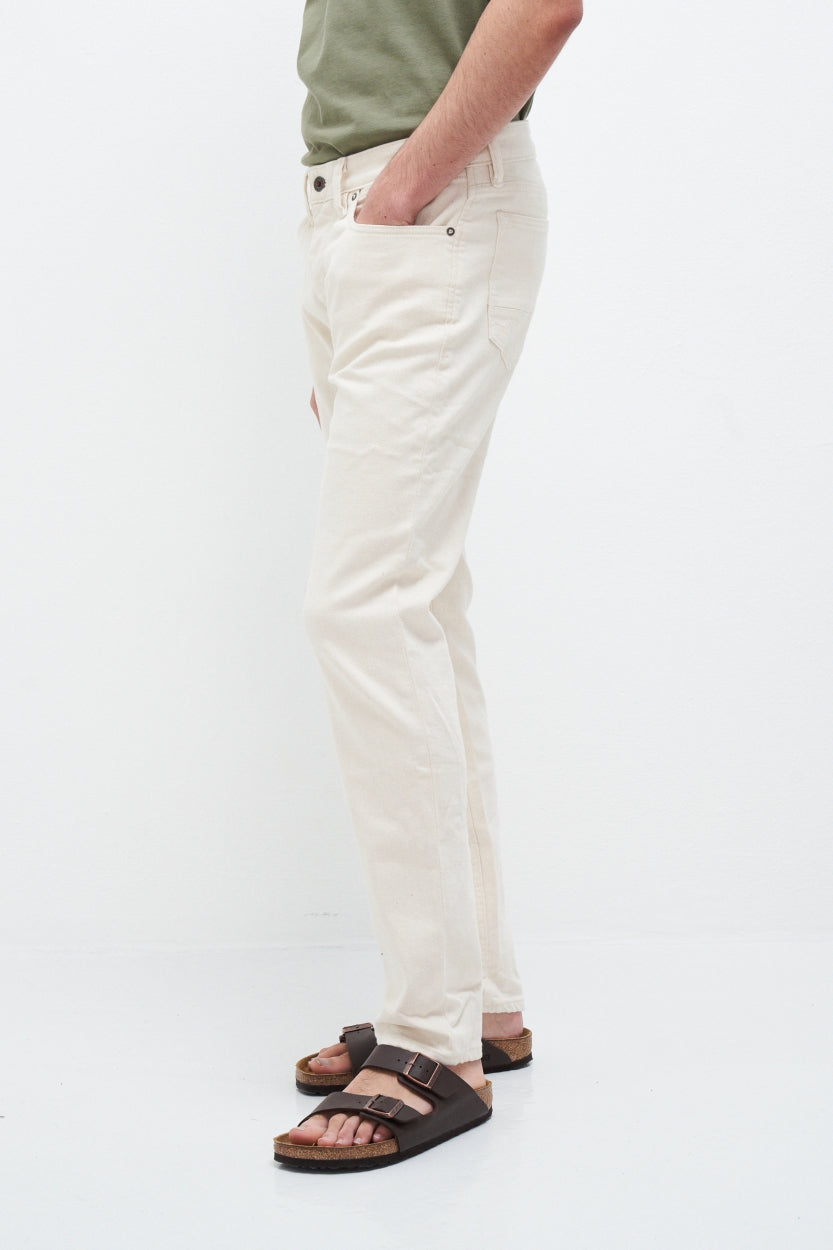 Jeans Jim Tapered in undyed aus Bio - Baumwolle von Kuyichi