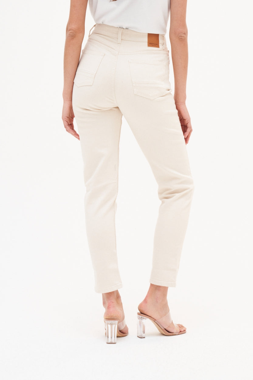 Jeans Nora in white / off-white, not dyed, loosely tailored made of organic cotton from Kuyichi