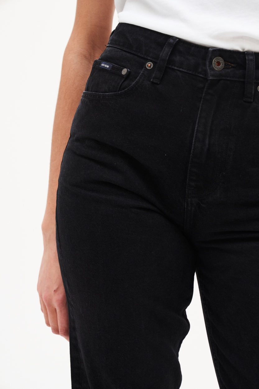 Jeans Nora Loose Tapered Vintage in black aus Bioaumwolle von Kuyichi