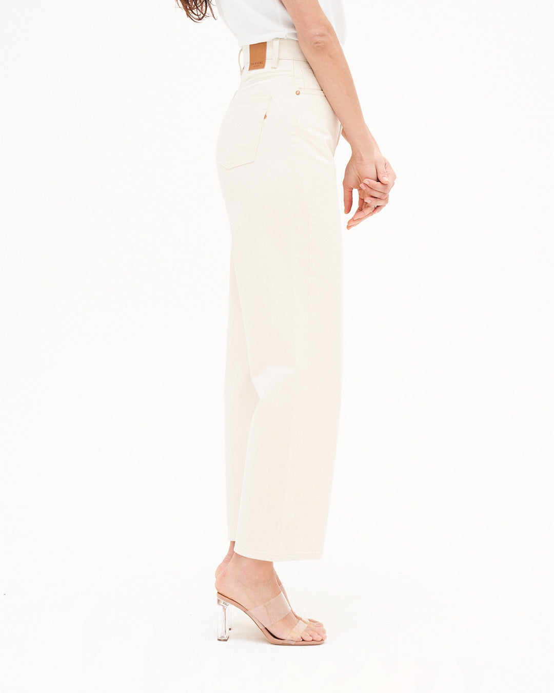 Jeans Bobbie Barrel undyed aus Bio Baumwolle von Kuyichi