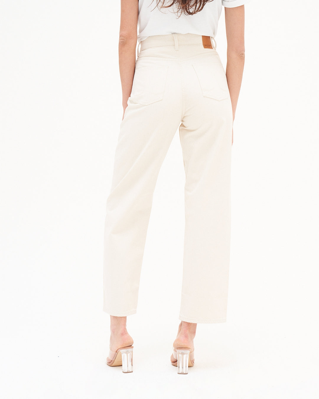 Jeans Bobbie Barrel undyed aus Bio Baumwolle von Kuyichi