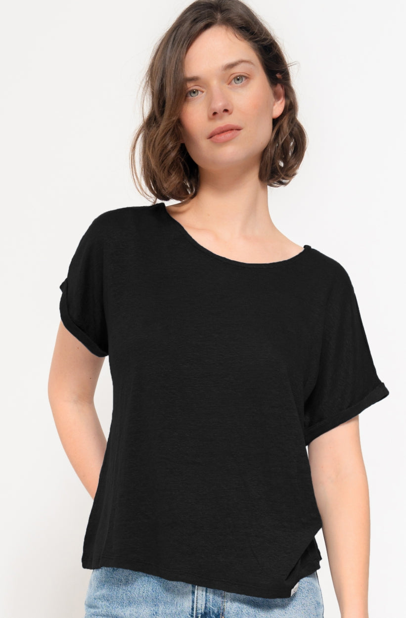 T-Shirt Bella in in jet black / schwarz aus 100% Leinen von Kuyichi