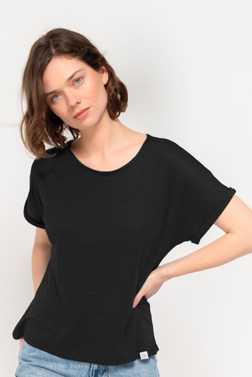 T-Shirt Bella in in jet black / schwarz aus 100% Leinen von Kuyichi