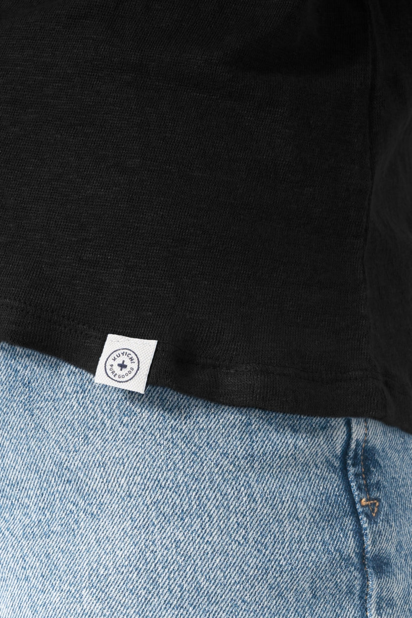 T-Shirt Bella in in jet black / schwarz aus 100% Leinen von Kuyichi