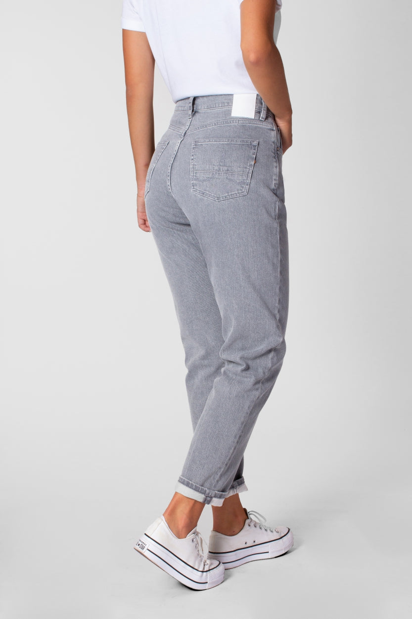 Nora jeans in gray, loosely tailored made of organic cotton by Kuyichi