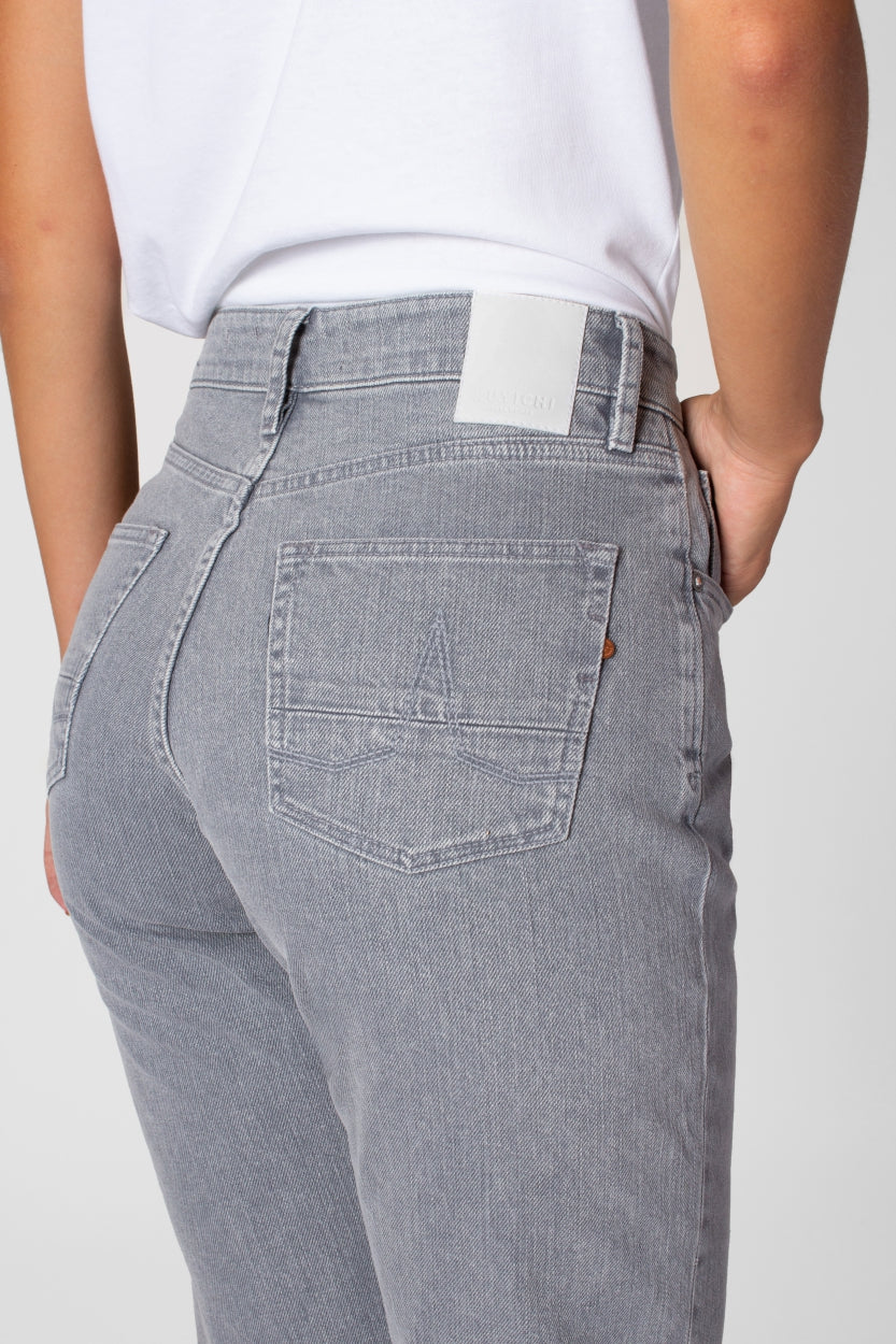 Nora jeans in gray, loosely tailored made of organic cotton by Kuyichi