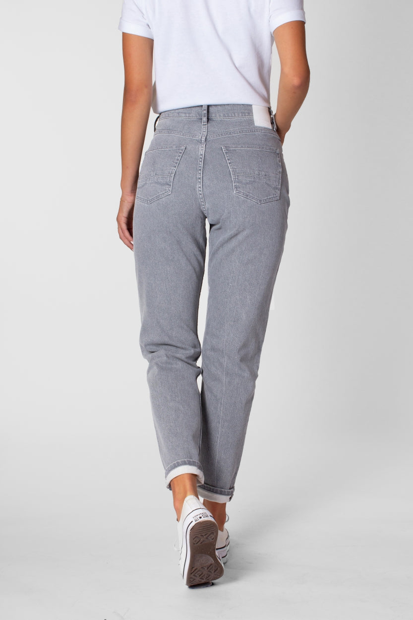 Nora jeans in gray, loosely tailored made of organic cotton by Kuyichi