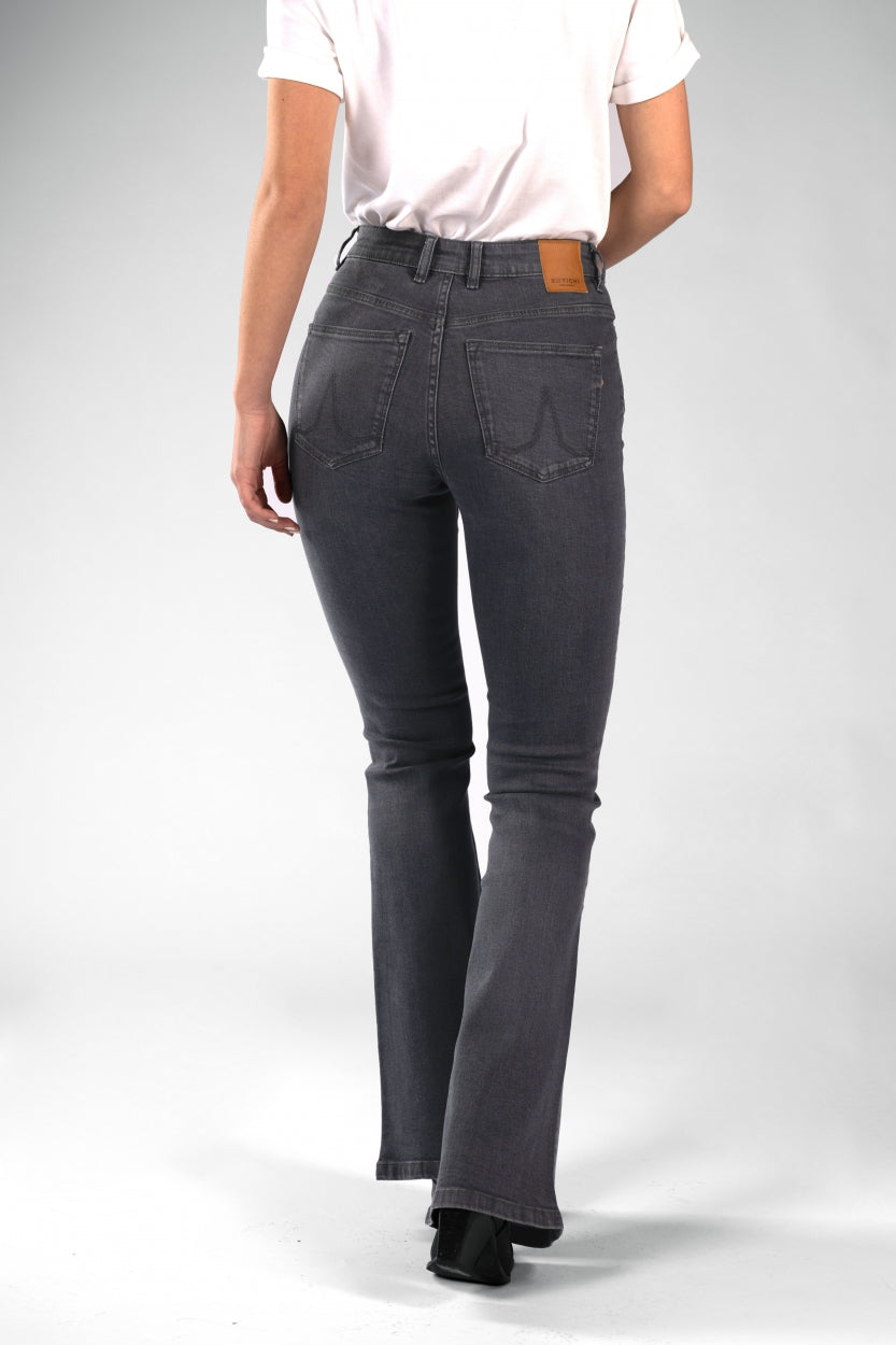 Jeans Lisette in grau als Schlaghose aus Bio - Baumwolle von Kuyichi