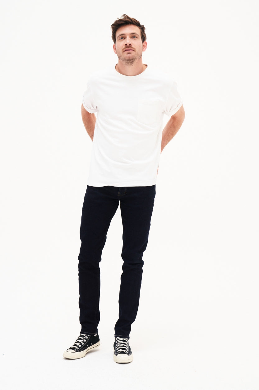 Jean Jamie slim en dark wash en coton biologique par Kuyichi