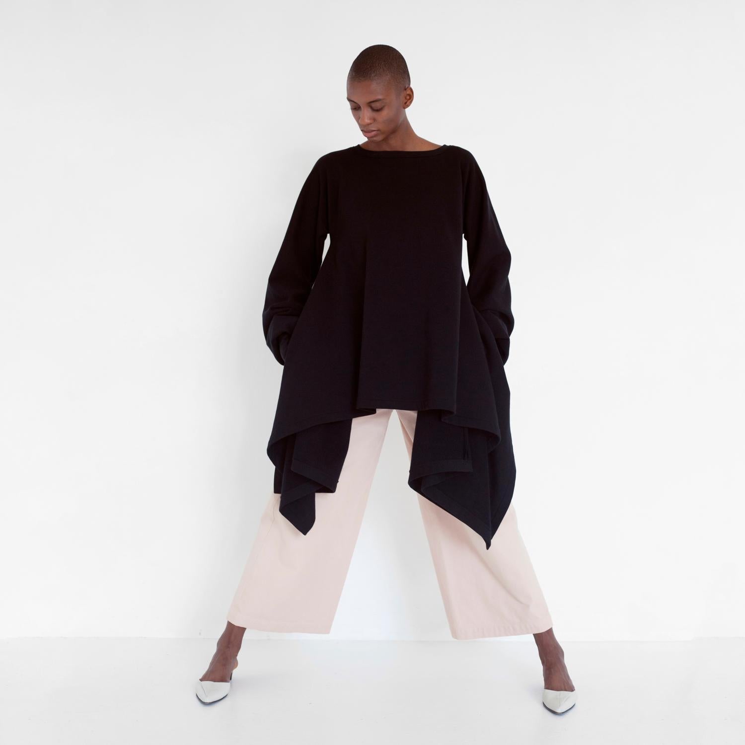 Fliessender Oversized-Pullover mit Glockenärmeln