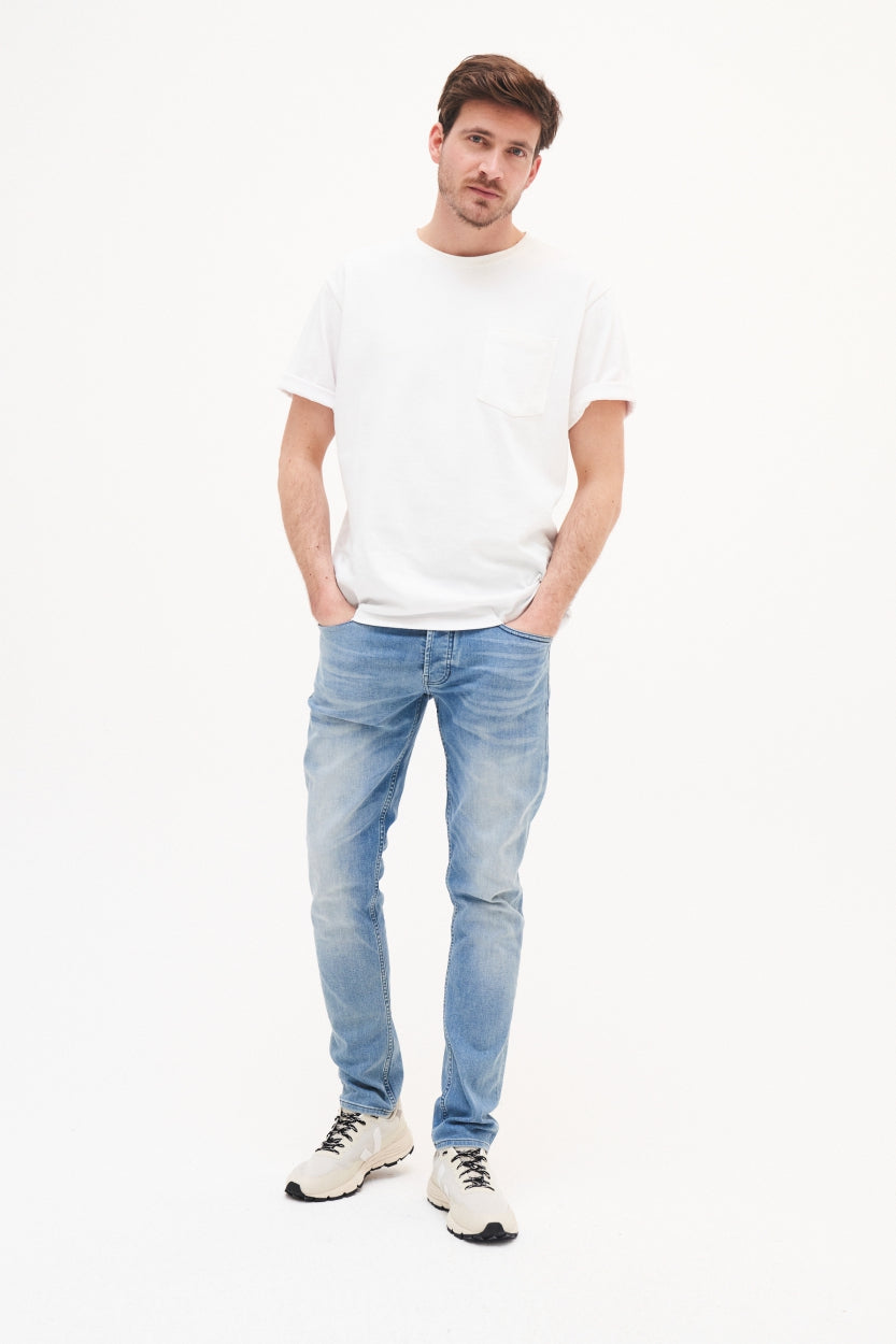 Jean Jamie slim en bleu ciel en coton biologique de Kuyichi
