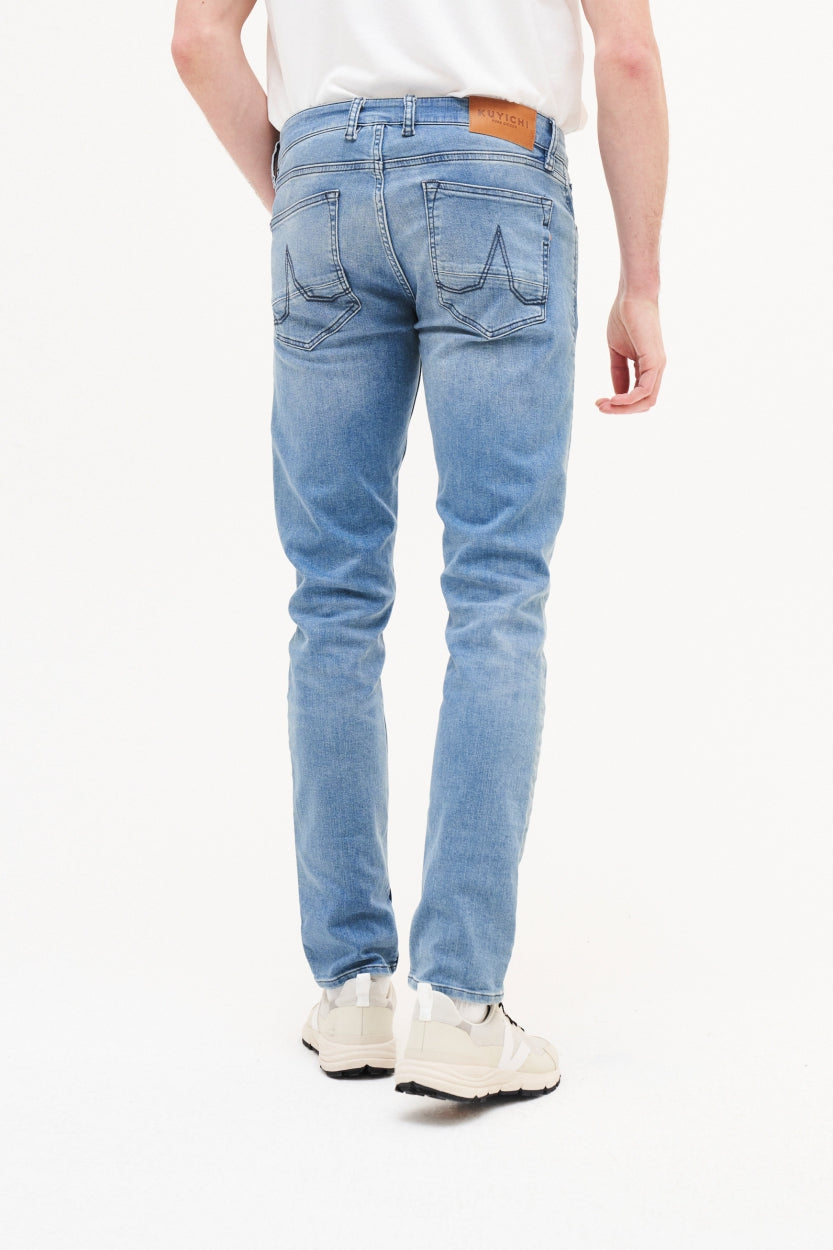 Jean Jamie slim en bleu ciel en coton biologique de Kuyichi