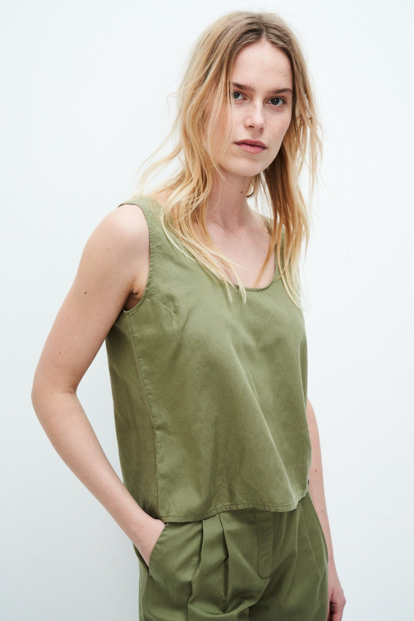 Top Suzan in grün aus Tencel, Leinen und Bio - Baumwolle von Kuyichi