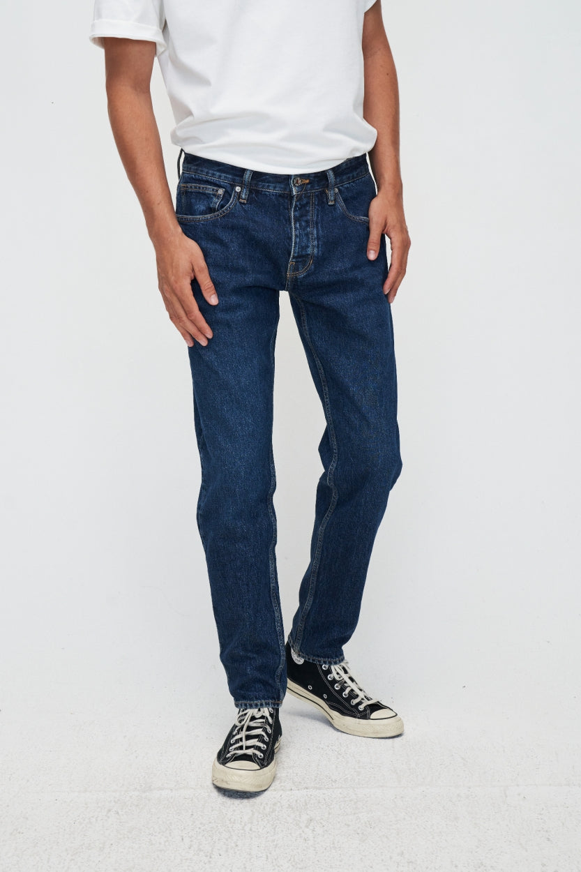 Jeans Codie en Kind of Blue en coton biologique et denim recyclé par Kuyichi