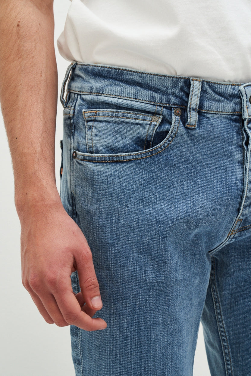 Jeans Jamie slim in blau / perfect Vintage aus Bio - Baumwolle und recycelt Denim von Kuyichi