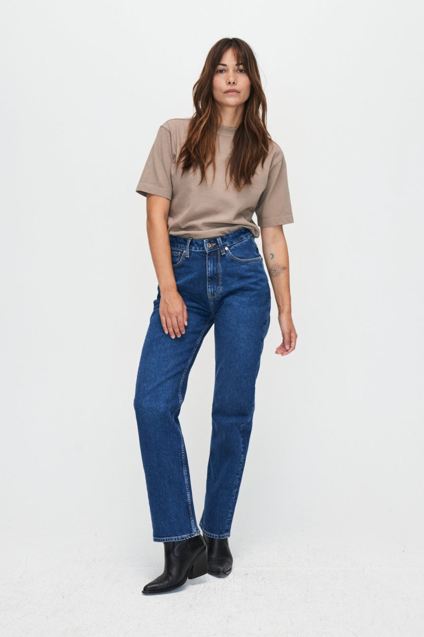 Droit rose en bleu foncé en coton biologique et denim recyclé de Kuyichi