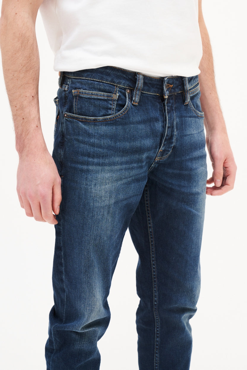 Jeans Jim in blue "Classic indigo blue" made of organic cotton and recycled denim from Kuyichi