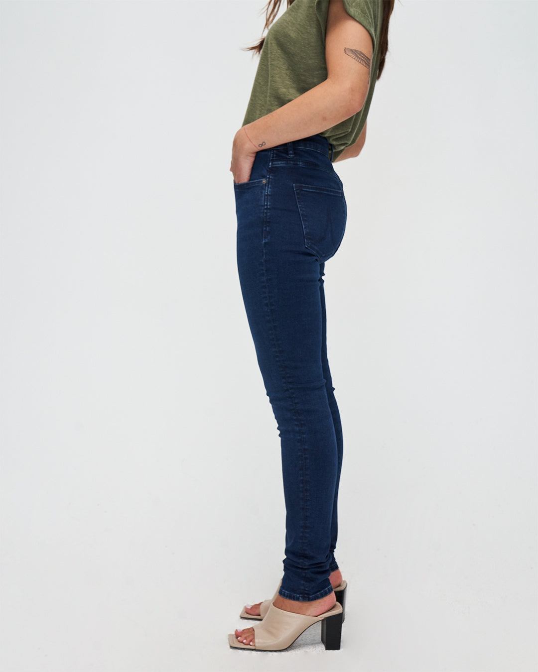 Jeans Carey Skinny in True Blue aus Bio - Baumwolle von Kuyichi
